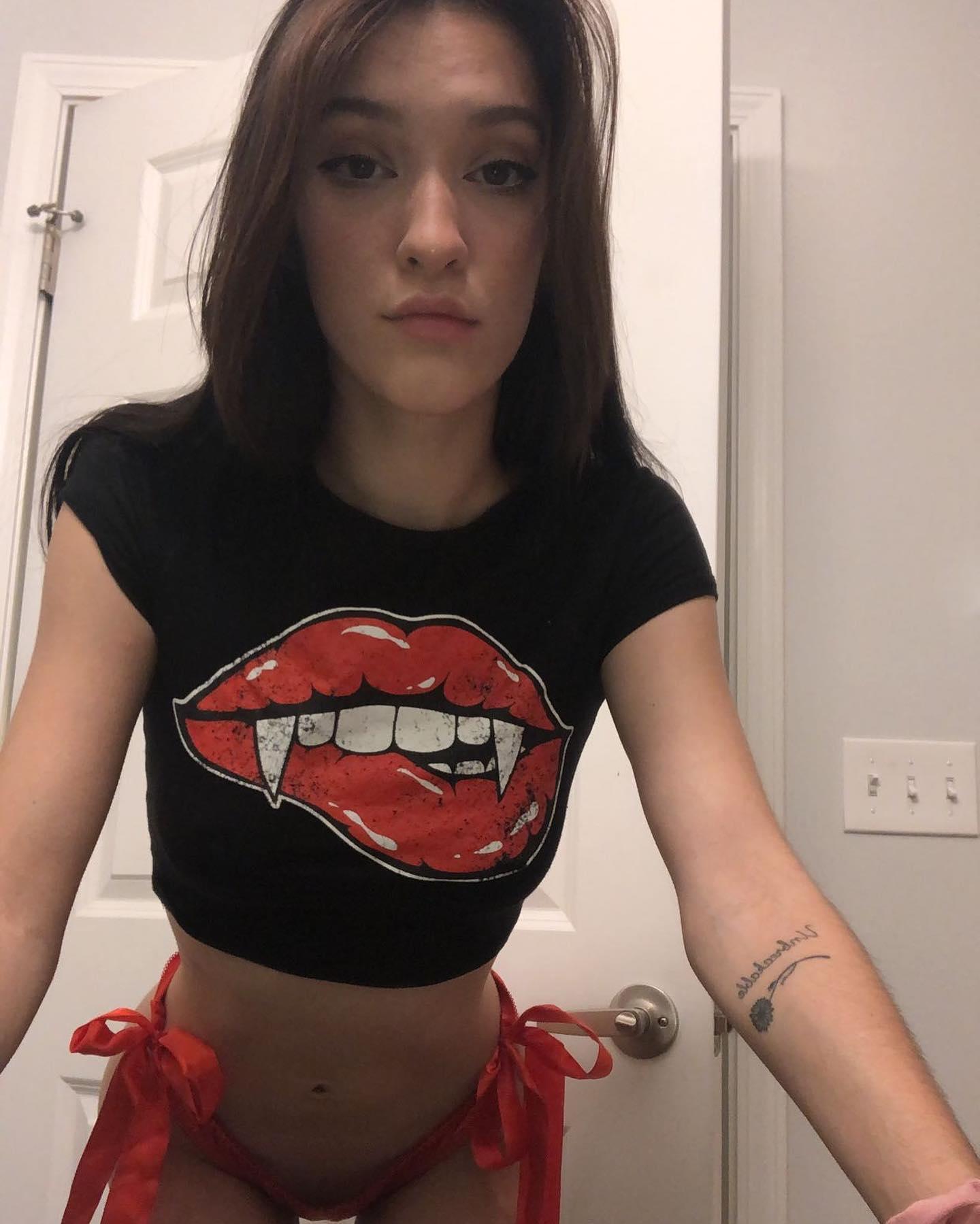 April Mae / imaprilmaexo Nude OnlyFans Leaks 1
