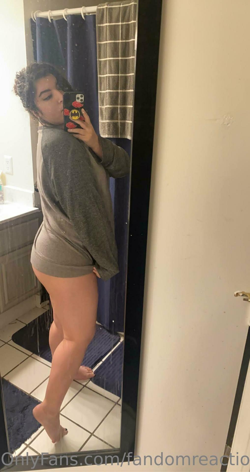 FandomReactions Nude OnlyFans Leaks 1