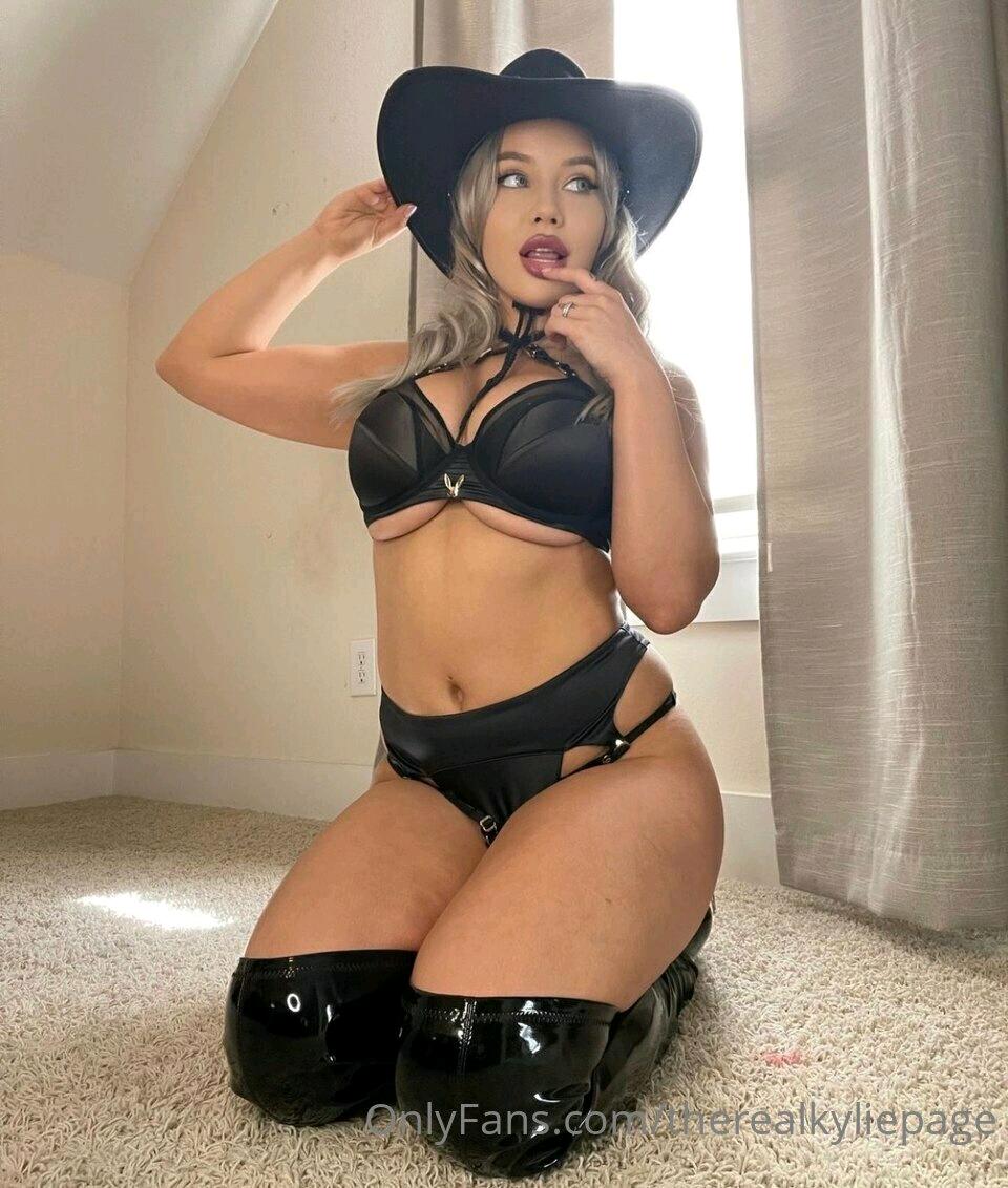 Kylie Page / lilmiskp / therealkyliepage Nude OnlyFans Leaks 1
