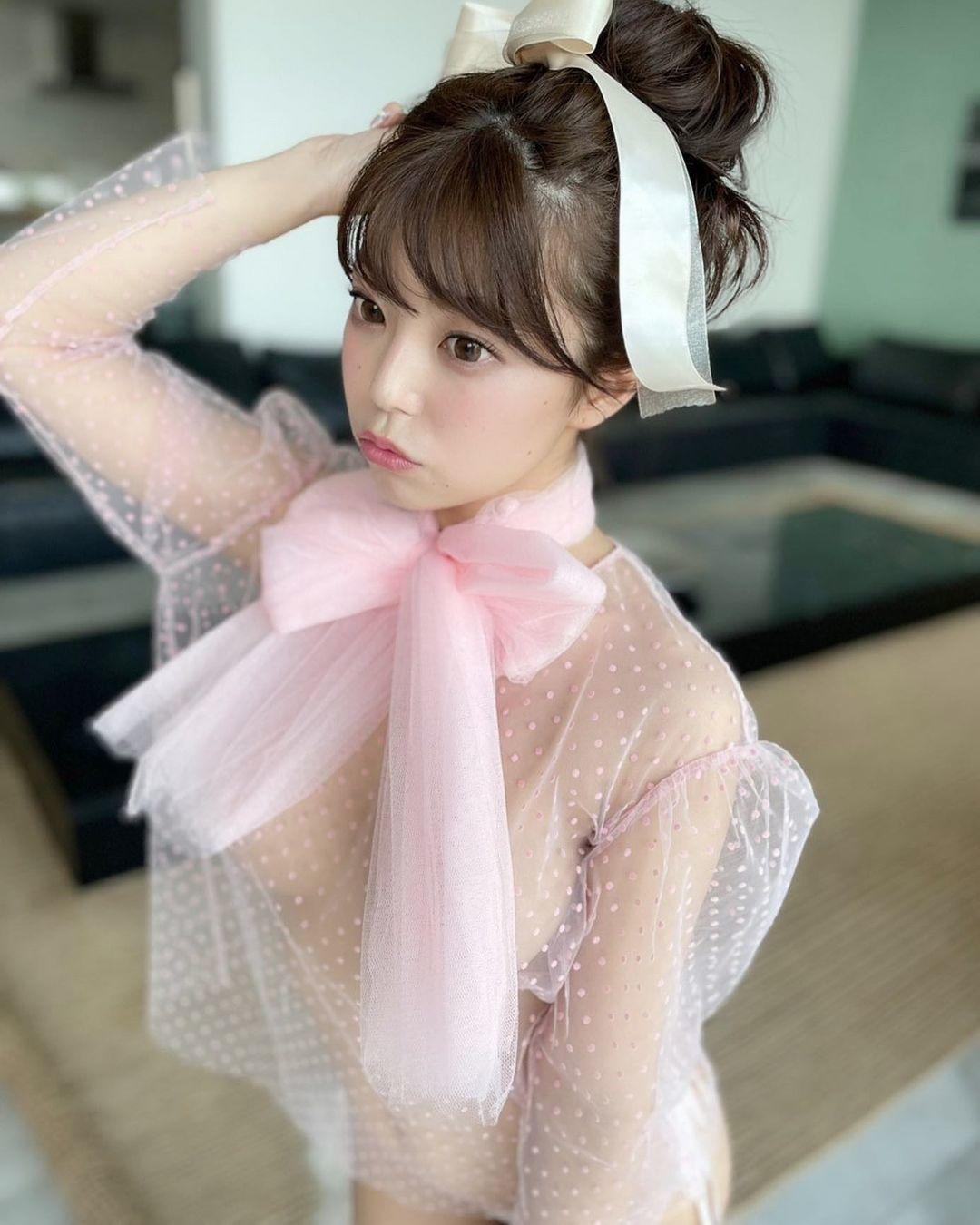 momo_burlesque / succulentmomo Nude OnlyFans Leaks 1