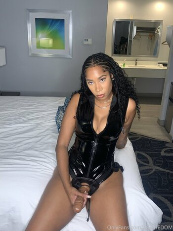 Aritheamazon / Ari T / Arrianathedomme / Ebony Kink Queen / The ebony amazon / ari_amazon / azriatheamazon Nude Leaks OnlyFans Photo 19