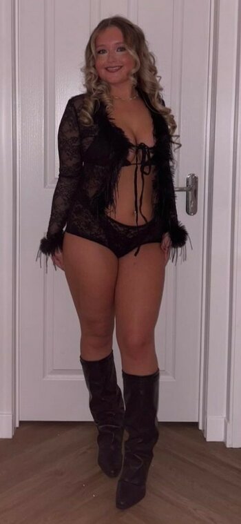 emmamcwhirter / 123456_.xx / emzmcw Nude Leaks Photo 1