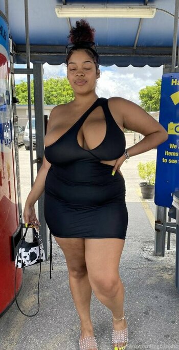 Holly B / bigbankhb / hbbvalentine / hollyyhills Nude Leaks OnlyFans Photo 8