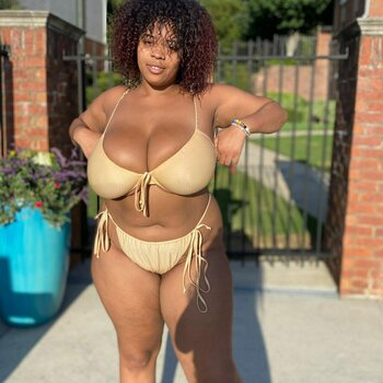 Holly B / bigbankhb / hbbvalentine / hollyyhills Nude Leaks OnlyFans Photo 11