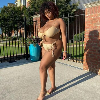 Holly B / bigbankhb / hbbvalentine / hollyyhills Nude Leaks OnlyFans Photo 18