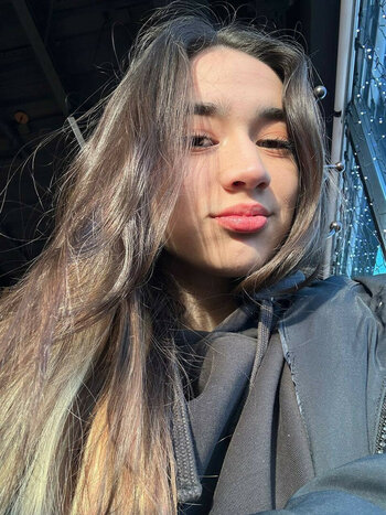 Mariemelons / airicamarie / marielevis / mariemoons Nude Leaks OnlyFans Photo 6