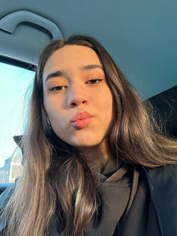 Mariemelons / airicamarie / marielevis / mariemoons Nude Leaks OnlyFans Photo 7