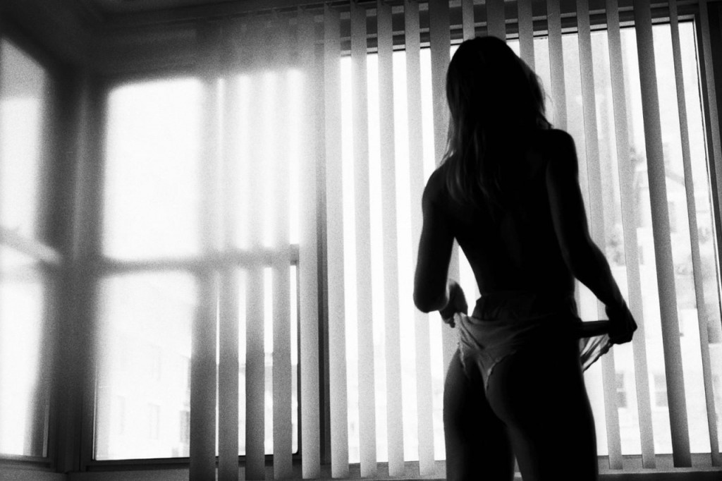 Elyse Taylor Naked 05