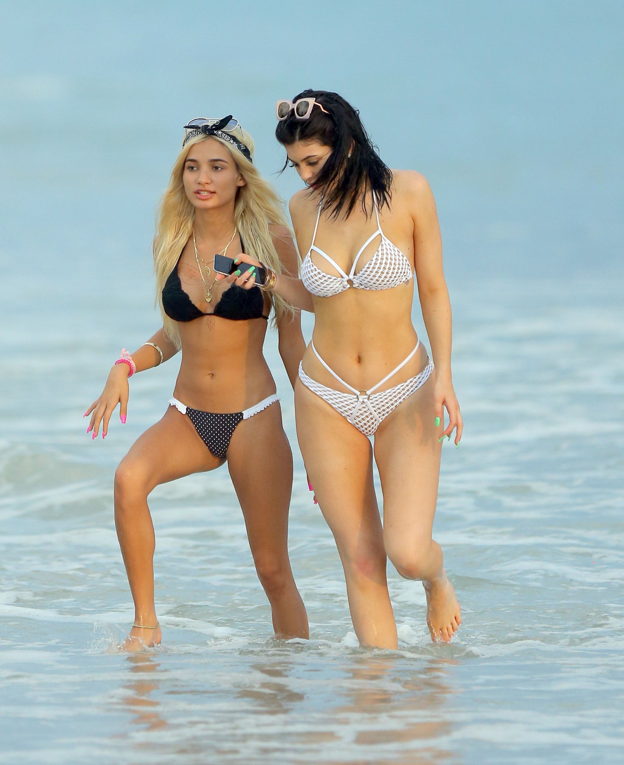 Kylie-Jenner-Bikini-18