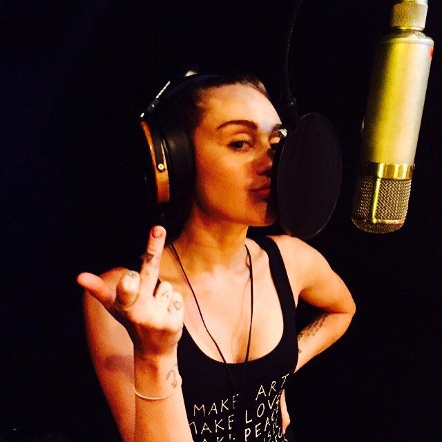 Miley-Cyrus-Sexy-3