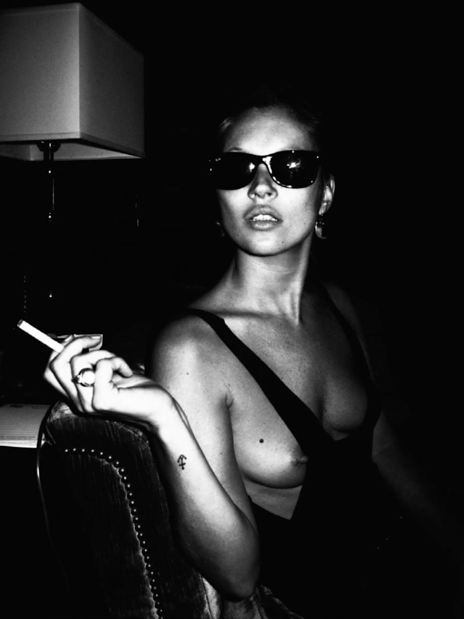 Kate-Moss-Topless-11