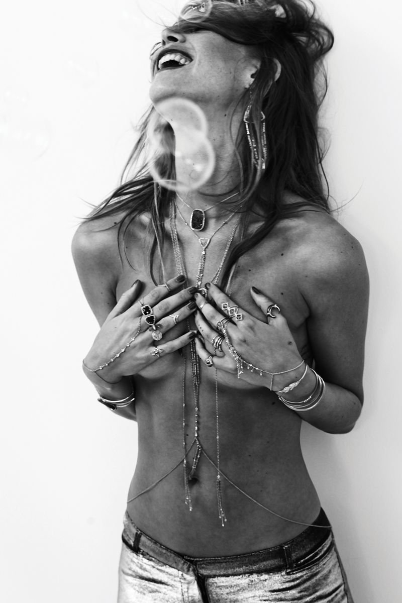 Behati-Prinsloo-Sexy-Topless-22