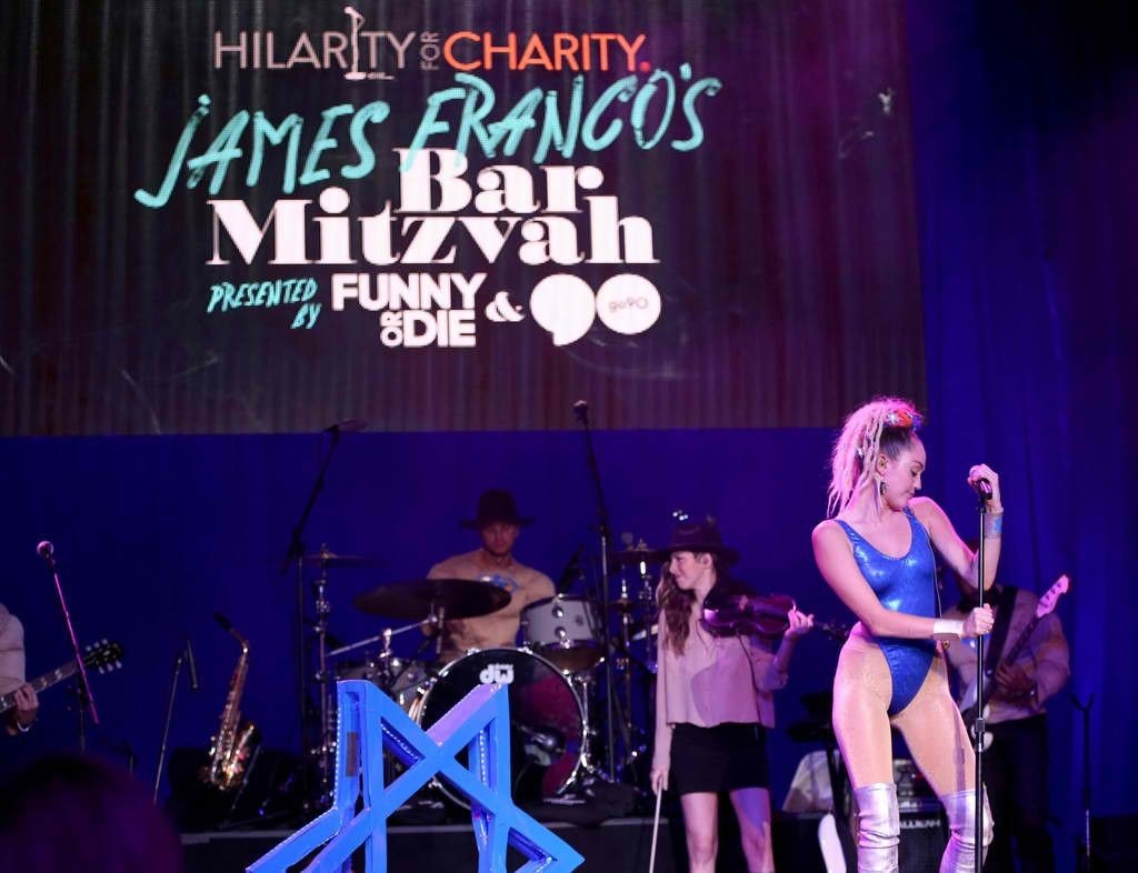 Miley-Cyrus-Sexy-21