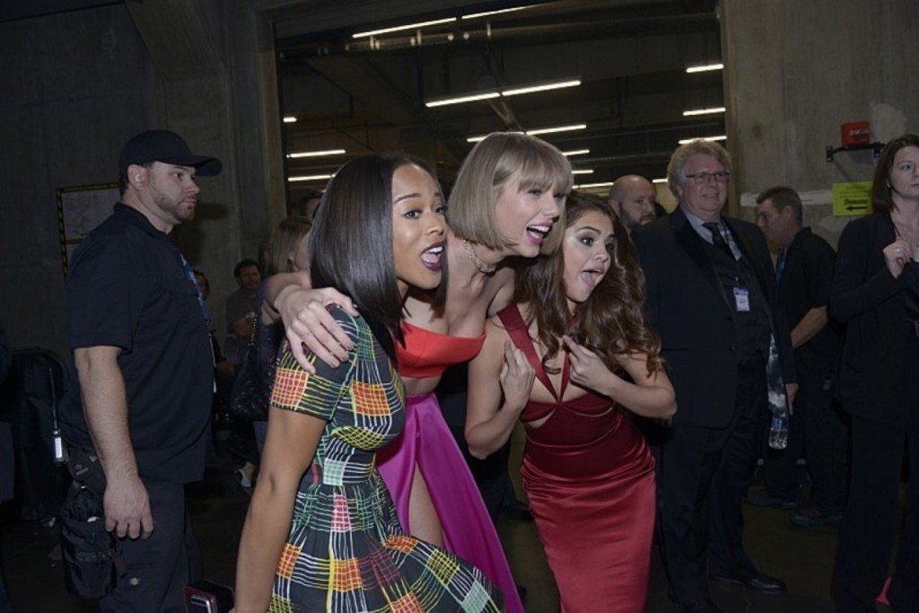 Selena-Gomez-Taylor-Swift-Sexy-107