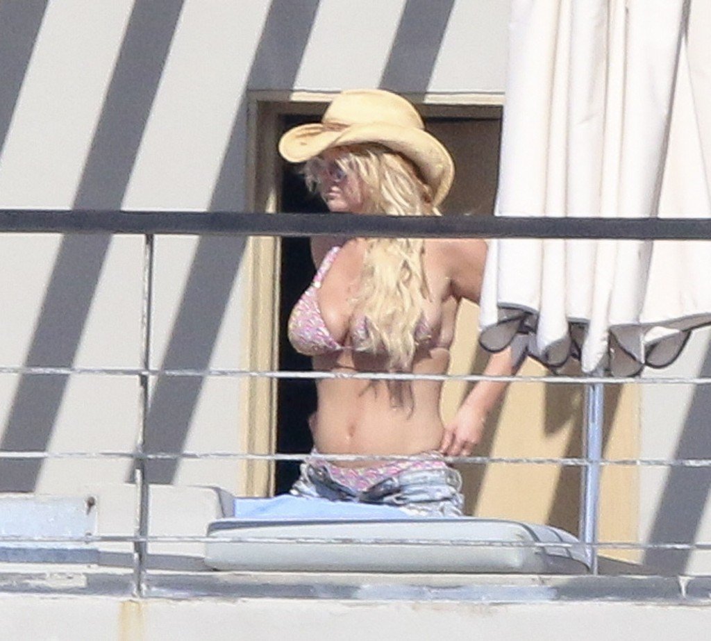 Jessica Simpson Sexy 25