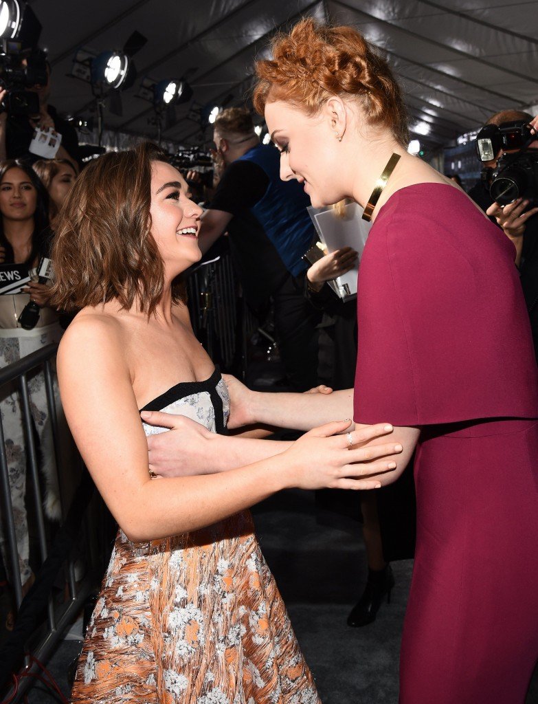 Maisie Williams & Sophie Turner Sexy 2
