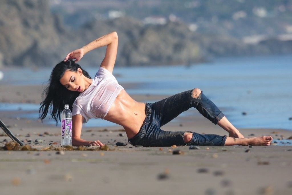 Amanda Geores See Through 19