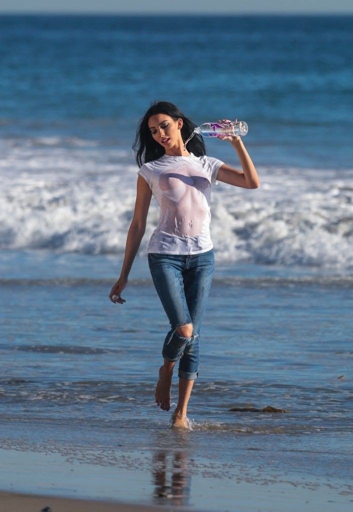 Amanda Geores See Through 23