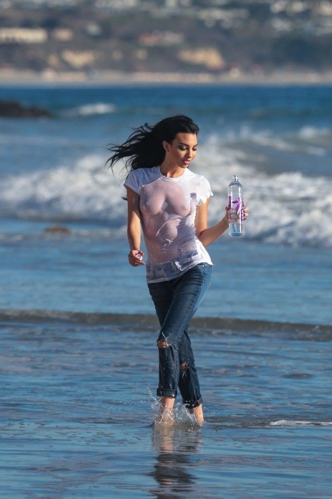 Amanda Geores See Through 3