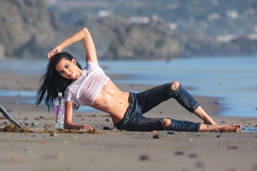 Amanda Geores See Through 31