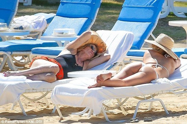 Kate Hudson Sexy 2