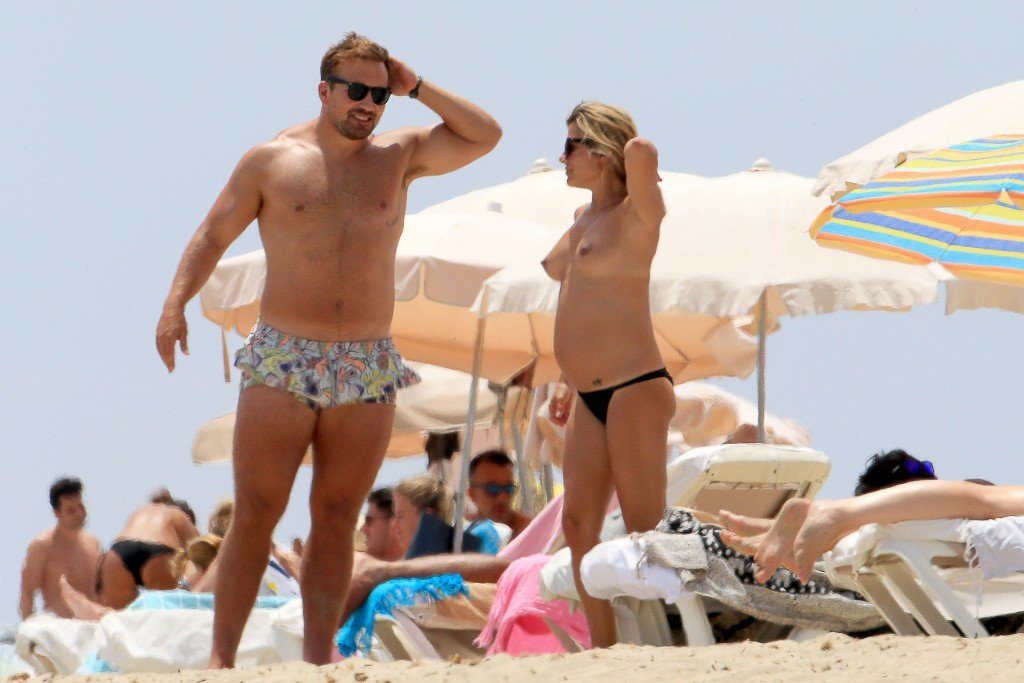 Zoe Hardman Topless 19