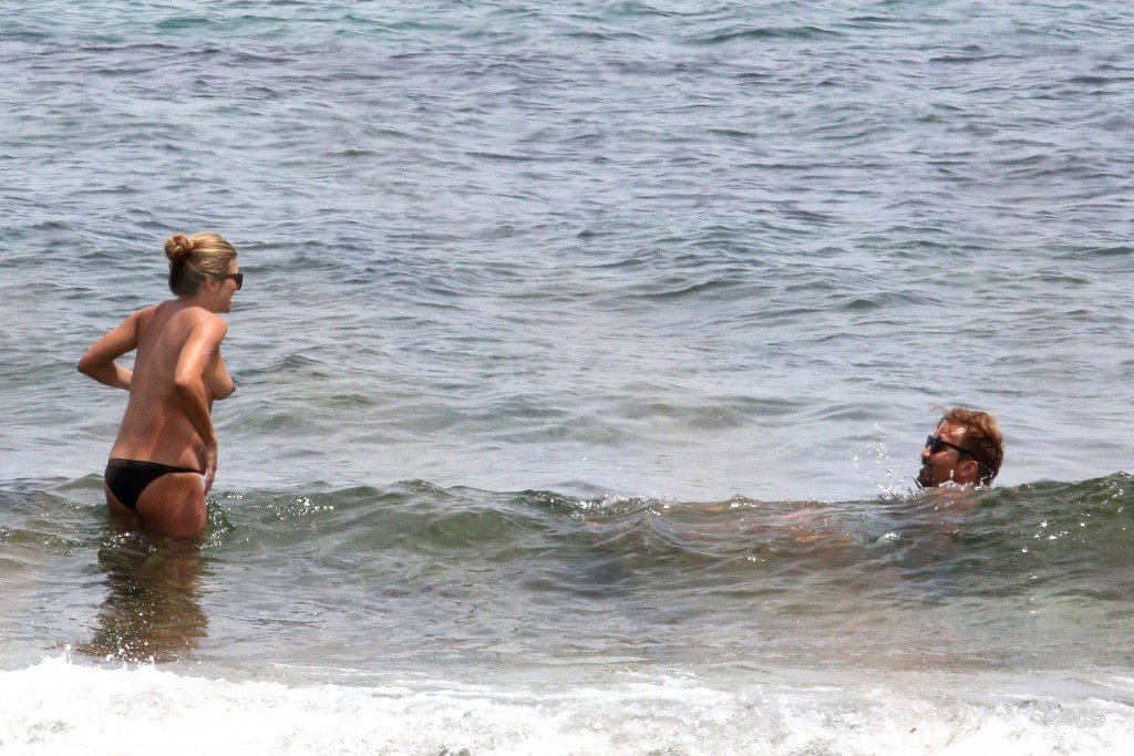 Zoe Hardman Topless 43