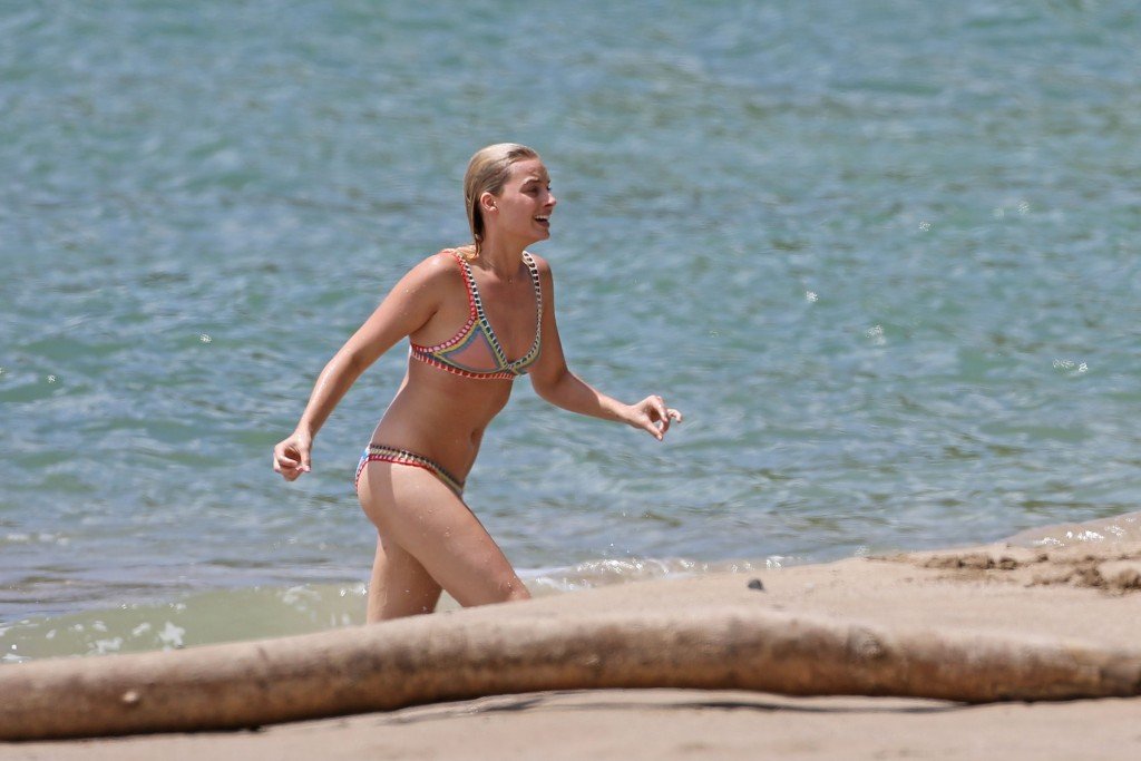 Margot Robbie Topless & Sexy 21