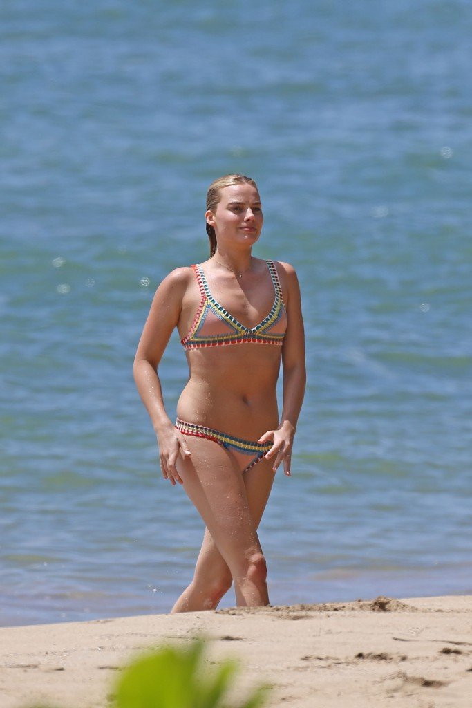 Margot Robbie Topless & Sexy 5