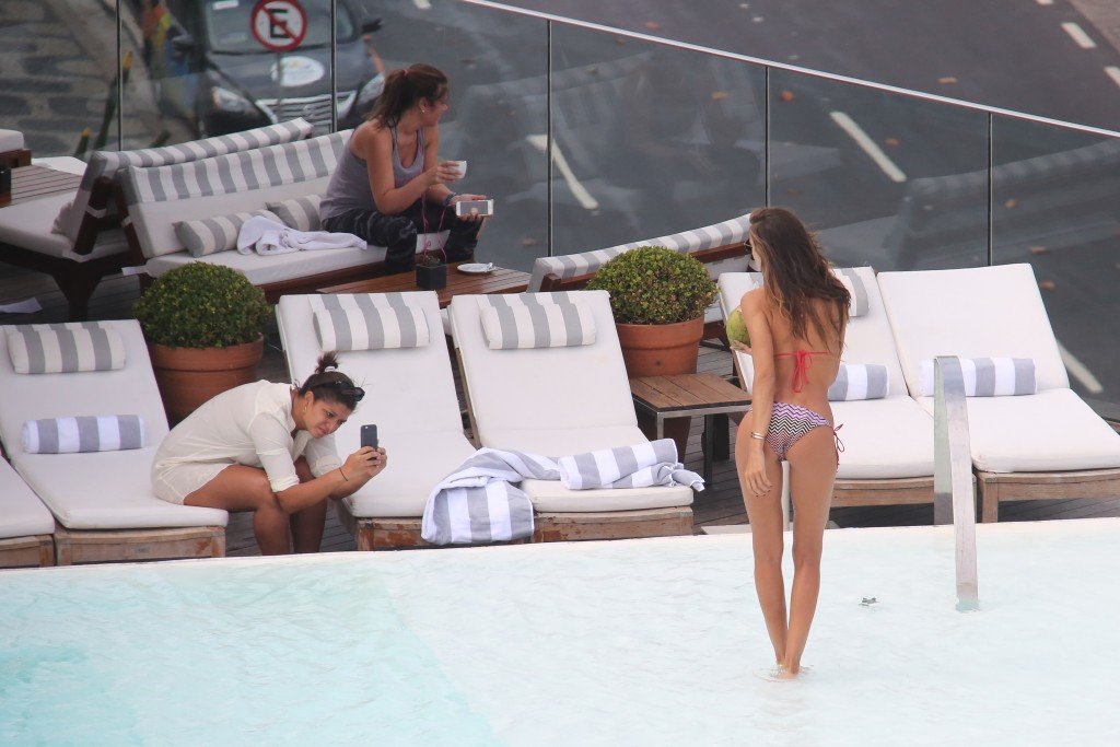 Izabel Goulart Sexy 13