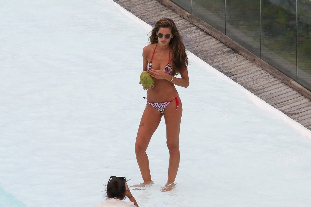 Izabel Goulart Sexy 37