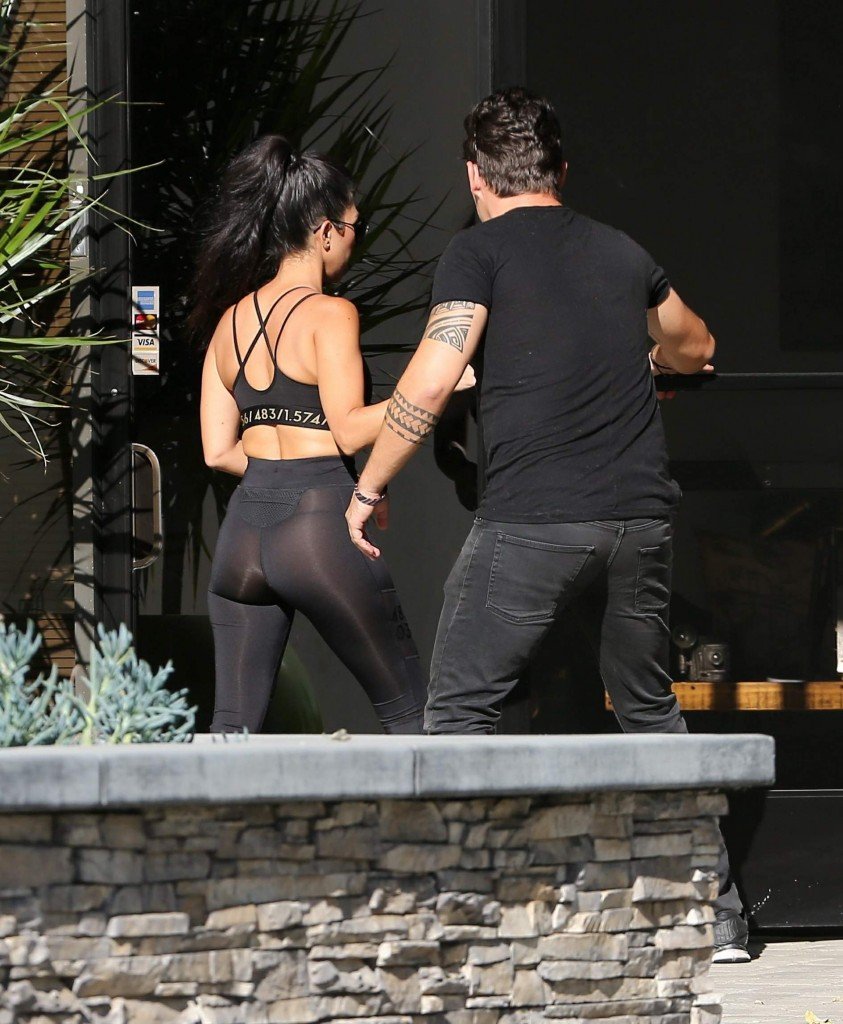 Kourtney Kardashian Sexy-3