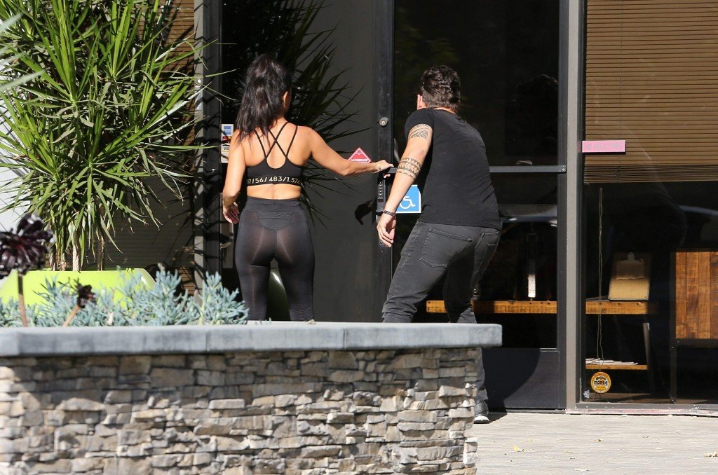 Kourtney Kardashian Sexy-7