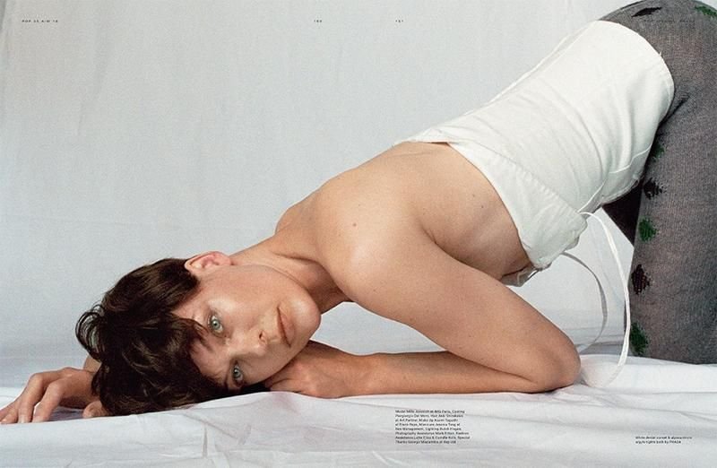 Milla Jovovich Sexy Topless 13