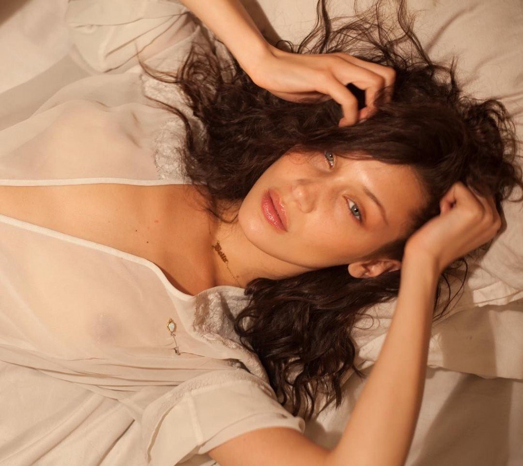 Bella Hadid Sexy 1