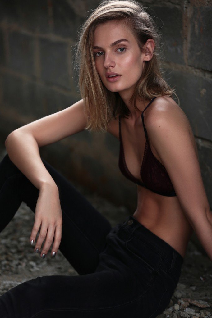 Marta Bez Sexy Topless 2 thefappening.so
