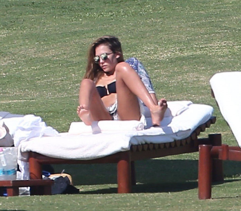 Jessica Alba Sexy 44 thefappening.so