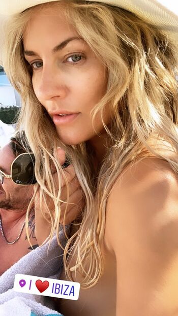 Caroline Flack / carolineflack1 / flackcaroline Nude Leaks Photo 540
